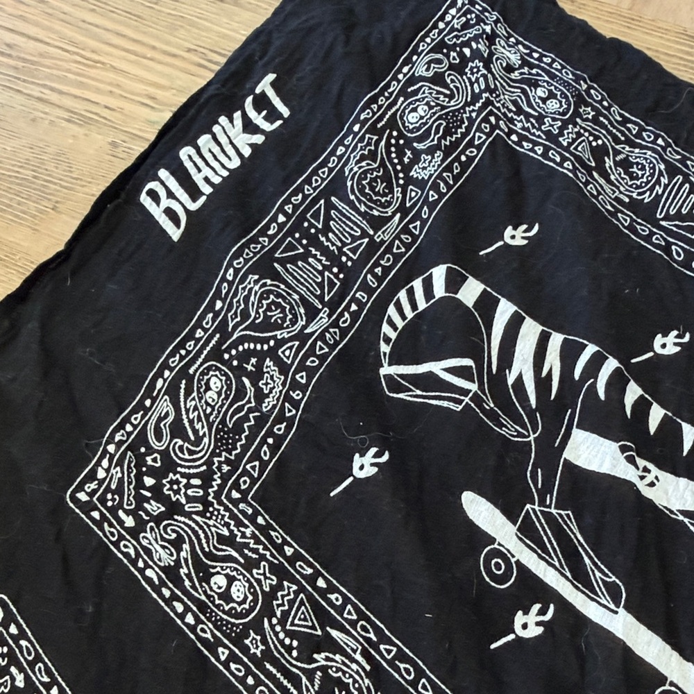 Marc Jacobs Dinosaur & Bandana print Scarf/Beach Blanket 100 % Cotton - Picture 4 of 7